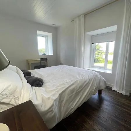 Comfortable Lakeside House In Donegal Gealtacht *