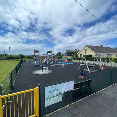 בית נופש Comfortable Lakeside House In Donegal Gealtacht *