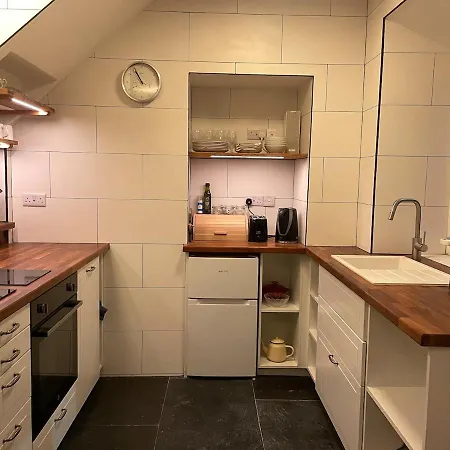Comfortable Lakeside House In Donegal Gealtacht בית נופש *