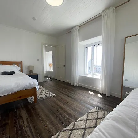 Comfortable Lakeside House In Donegal Gealtacht *