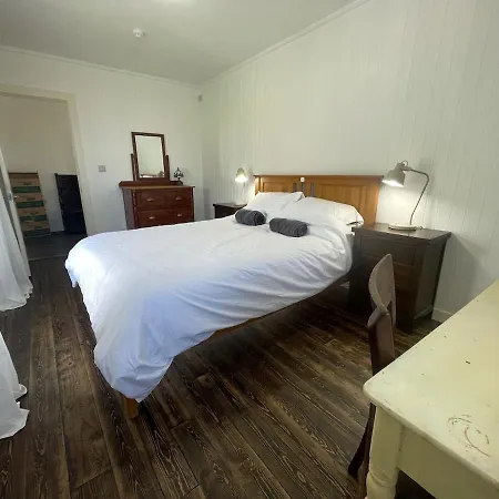 Comfortable Lakeside House In Donegal Gealtacht *