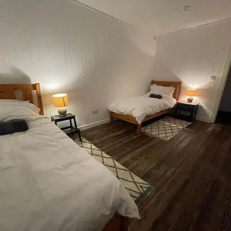 בית נופש Comfortable Lakeside House In Donegal Gealtacht