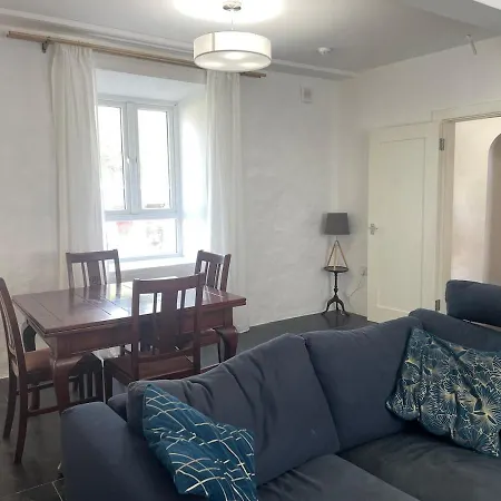 בית נופש Comfortable Lakeside House In Donegal Gealtacht
